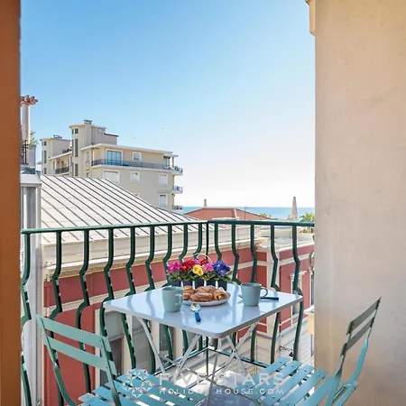 Versailles Five Stars House