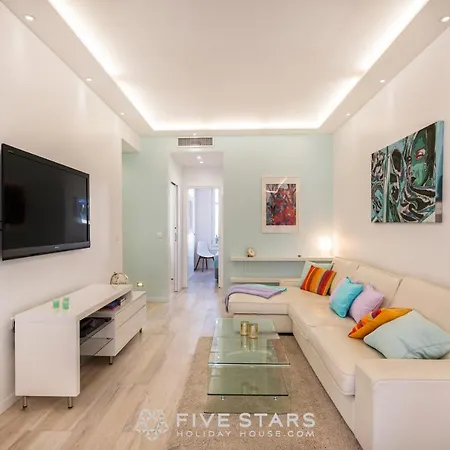 Versailles Five Stars House *