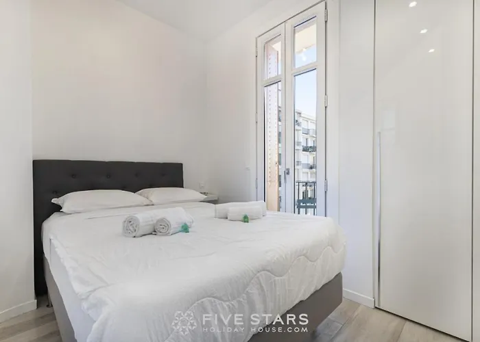 Апартаменты Versailles Five Stars House