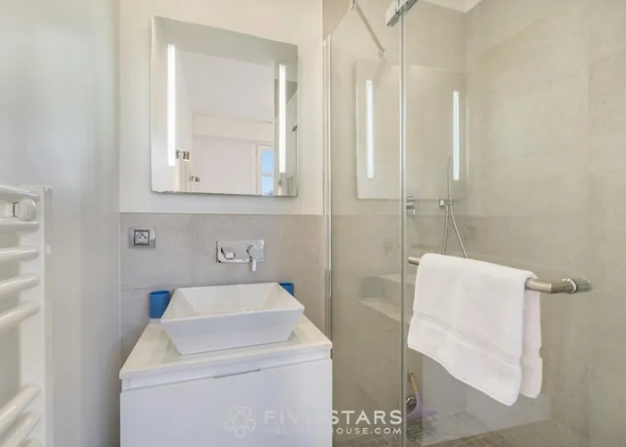 Апартаменты Versailles Five Stars House