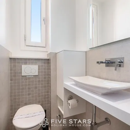 Versailles Five Stars House